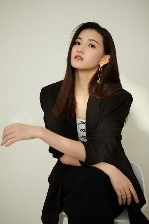 周开开个人资料,才华横溢的青年才俊，多领域成就斐然