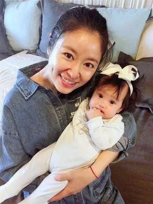 林心如的家人照片曝光,家人照片曝光引网友热议